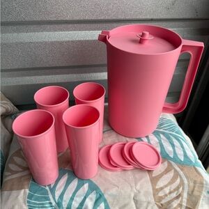 Tupperware Pink Beverage Set with Lids